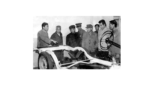 80年代初，交通部副部長王展義來我校檢查指導(dǎo)工作