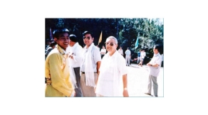 交通廳副廳長姚尚宏、呼市副市長連輯看望藏族學(xué)生